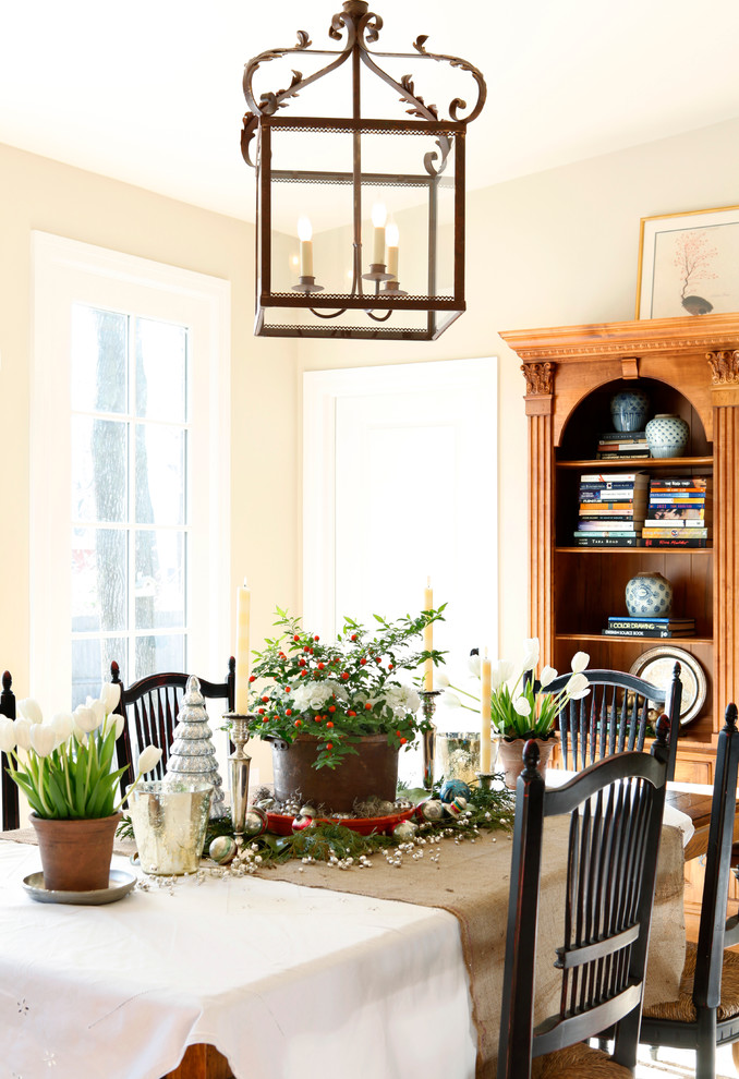 Inspiration for a timeless dining room remodel in Philadelphia with beige walls
