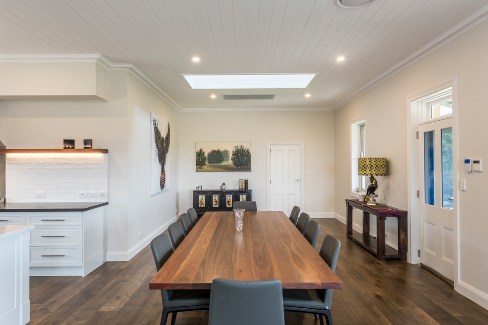 Dining room - dining room idea in Wollongong