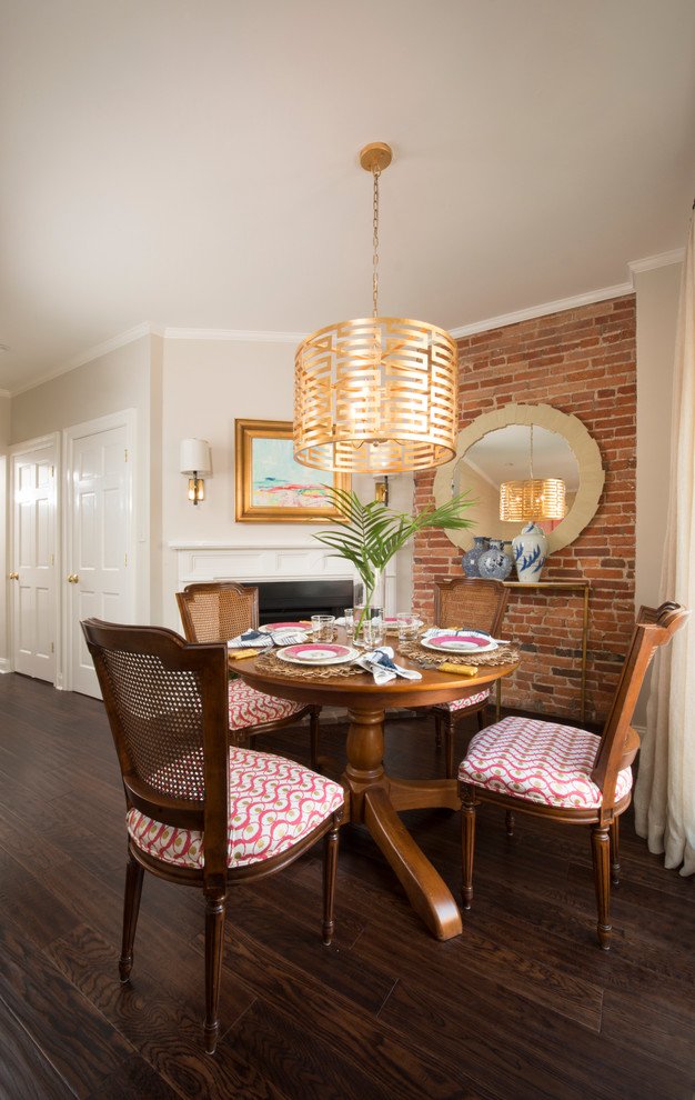 Aménagement d'une petite salle à manger ouverte sur la cuisine classique avec un mur gris, parquet foncé, une cheminée standard et un manteau de cheminée en brique.