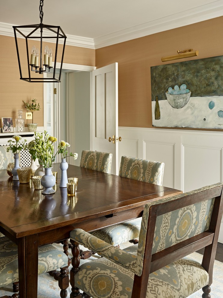 Dining room - mid-sized traditional dining room idea in London