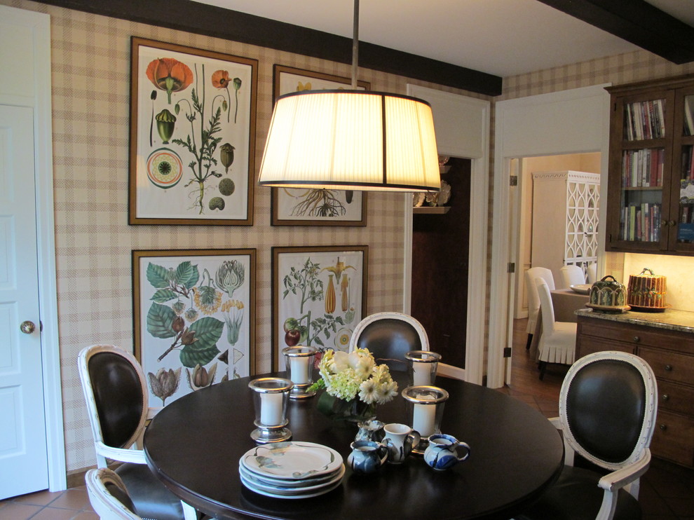 This is an example of a traditional dining room in Minneapolis.