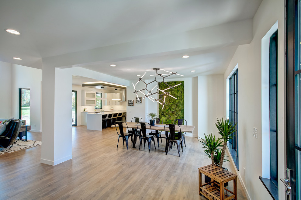 Example of a minimalist dining room design in Grand Rapids