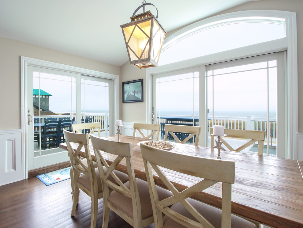 Idée de décoration pour une grande salle à manger ouverte sur la cuisine marine avec un mur beige.