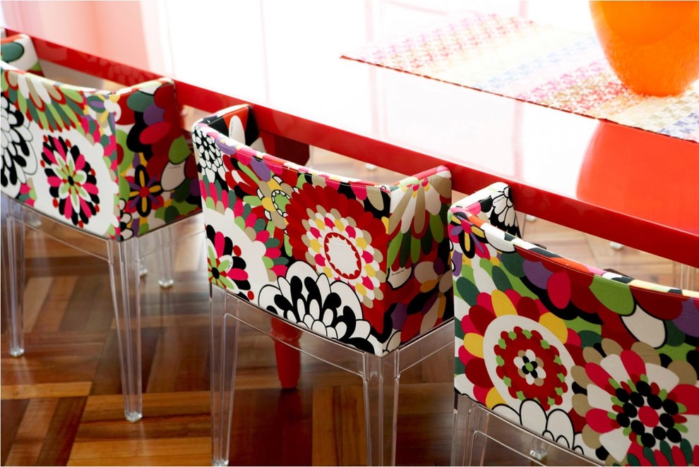 Dining room - contemporary dining room idea in Sydney