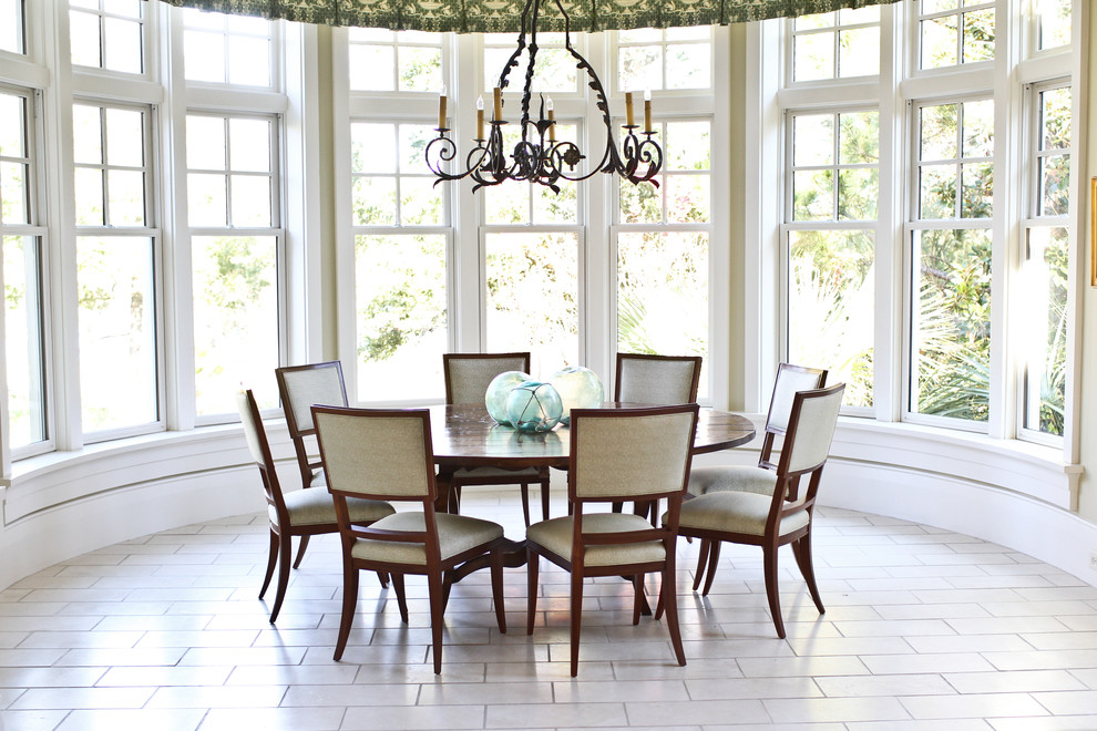 Dining room - eclectic dining room idea in Charleston