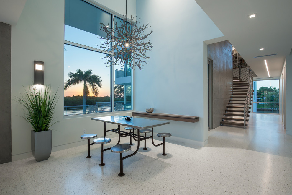 Источник вдохновения для домашнего уюта: гостиная-столовая среднего размера в стиле модернизм с белыми стенами без камина