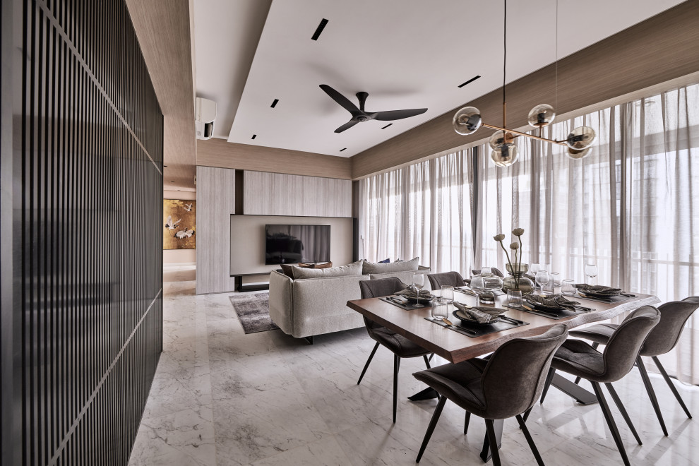 Cette photo montre une salle à manger tendance avec un mur marron et un sol gris.
