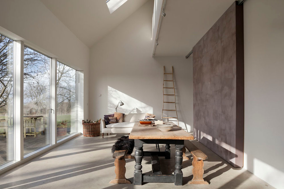Источник вдохновения для домашнего уюта: гостиная-столовая в современном стиле с белыми стенами