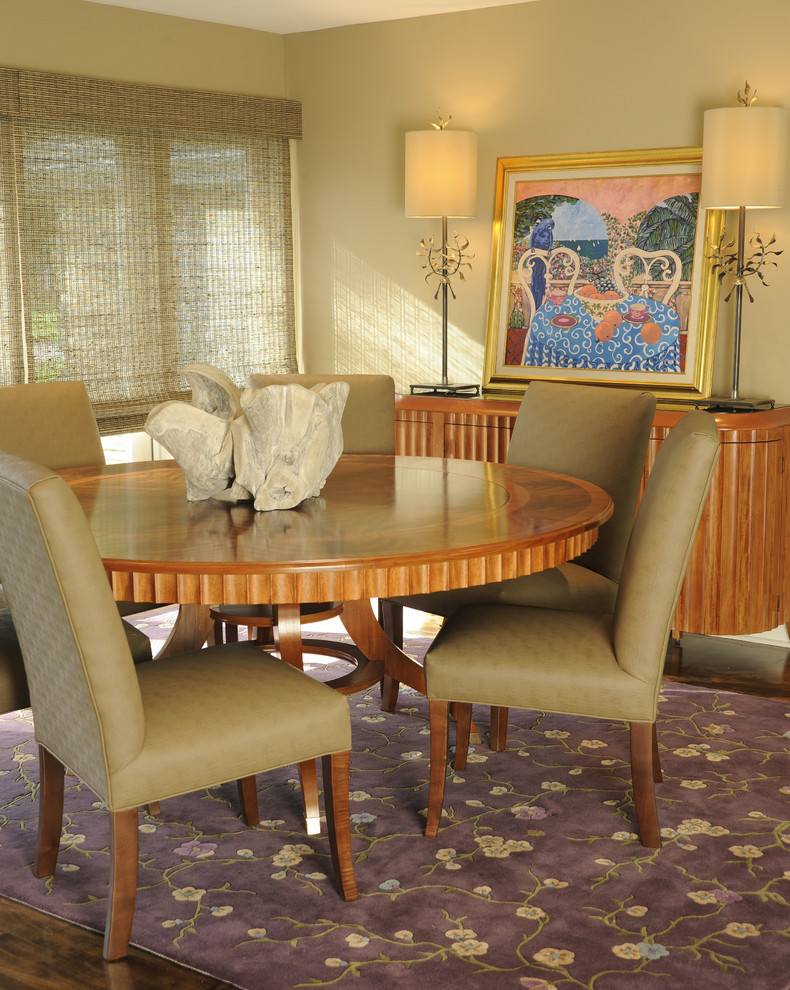 Inspiration for a contemporary dining room in Chicago with beige walls.