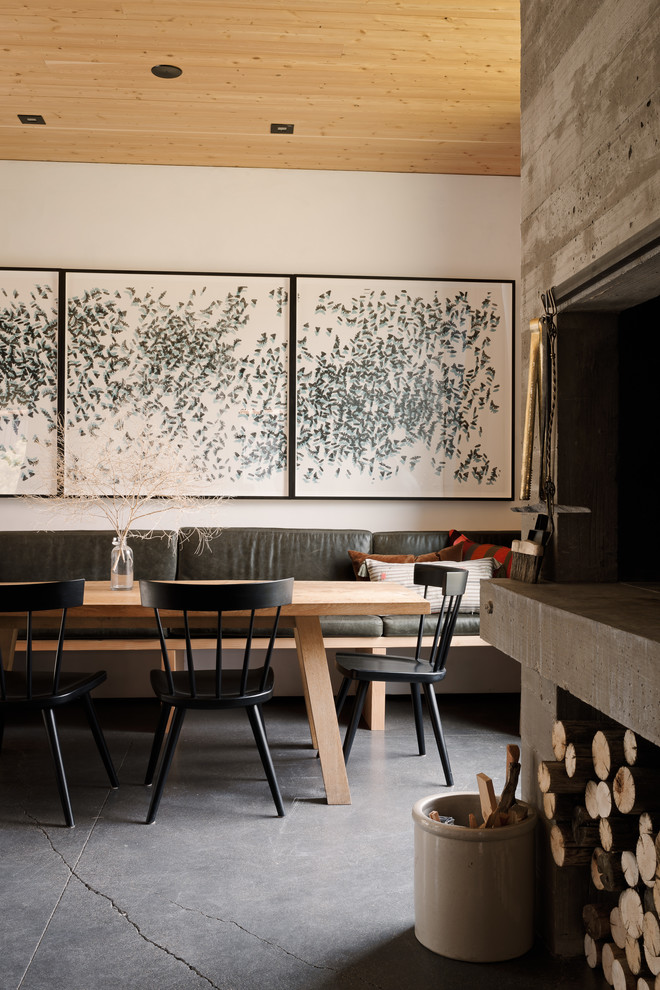 Inspiration för ett funkis kök med matplats, med vita väggar, betonggolv och en spiselkrans i betong