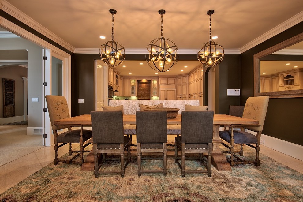 Geräumige Moderne Wohnküche mit brauner Wandfarbe und Keramikboden in Atlanta
