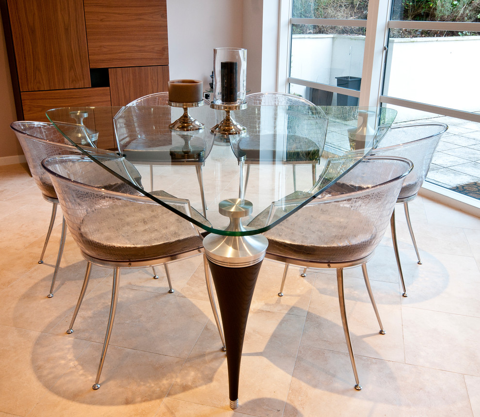 Inspiration for a contemporary dining room remodel in Manchester