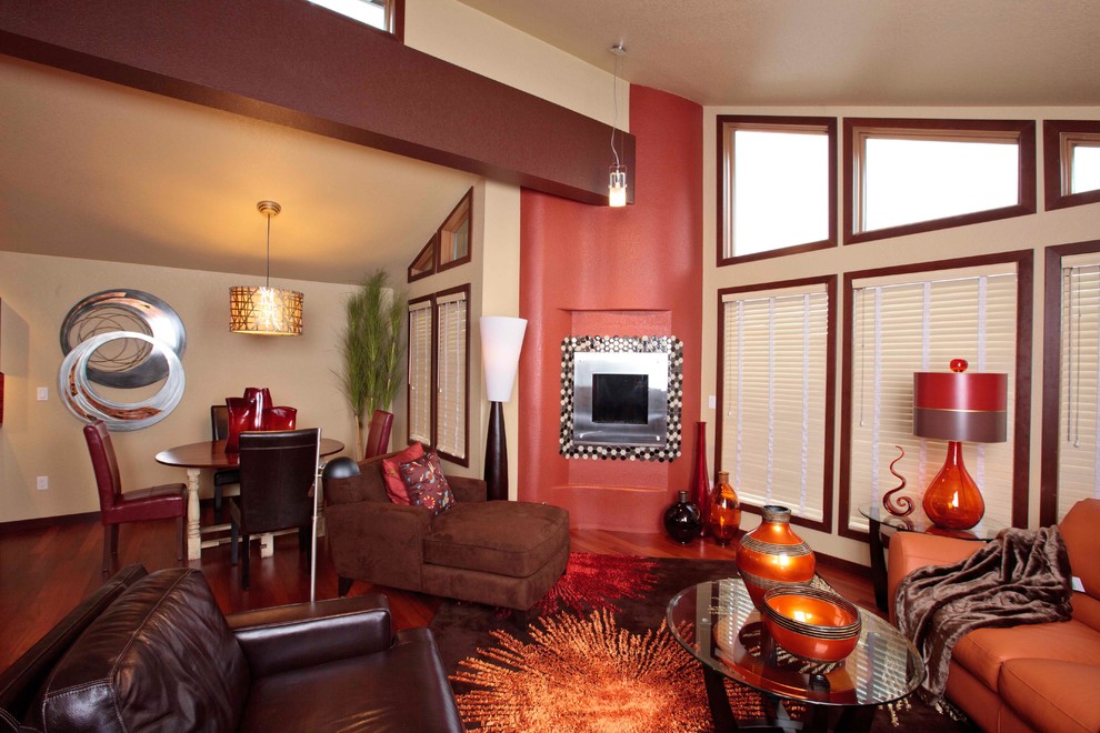 Пример оригинального дизайна: гостиная-столовая среднего размера в современном стиле с красными стенами, стандартным камином и фасадом камина из плитки