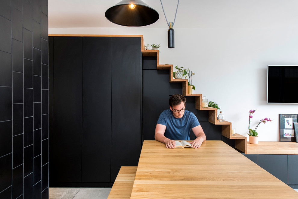 Idee per una piccola sala da pranzo aperta verso il soggiorno design con pavimento in gres porcellanato
