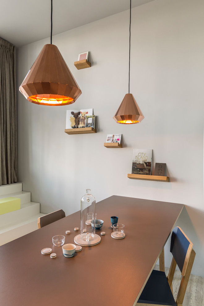 This is an example of a scandinavian dining room in Amsterdam.
