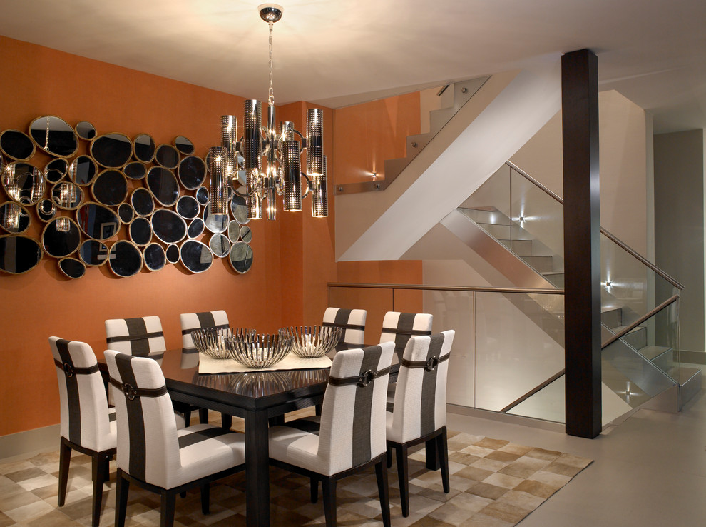 Пример оригинального дизайна: столовая среднего размера в современном стиле с оранжевыми стенами