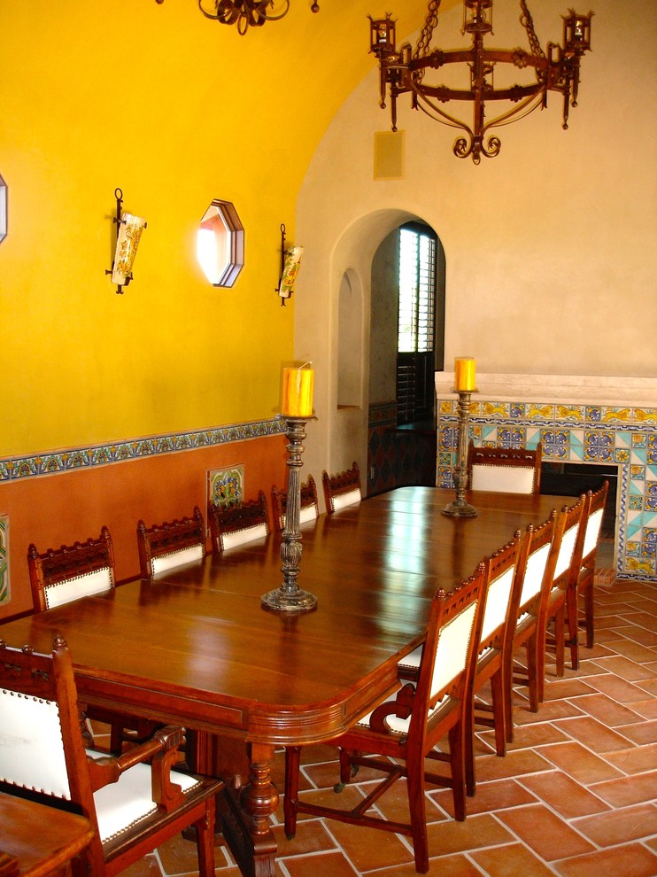 Foto di una sala da pranzo mediterranea