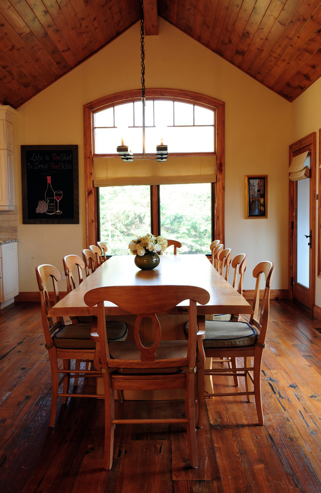 Example of a mountain style dining room design in Toronto