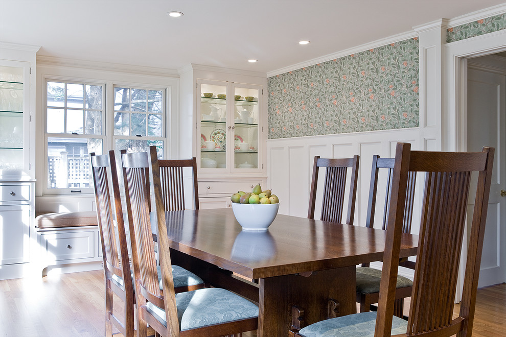 Example of a classic dining room design in Boston