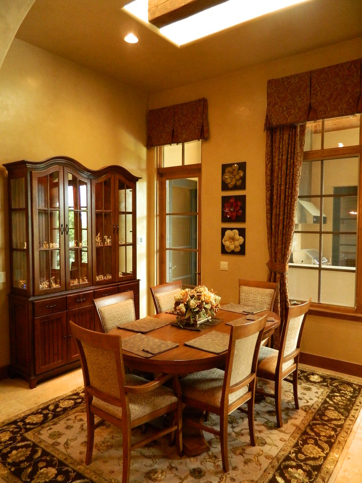 Traditional dining room in Austin.