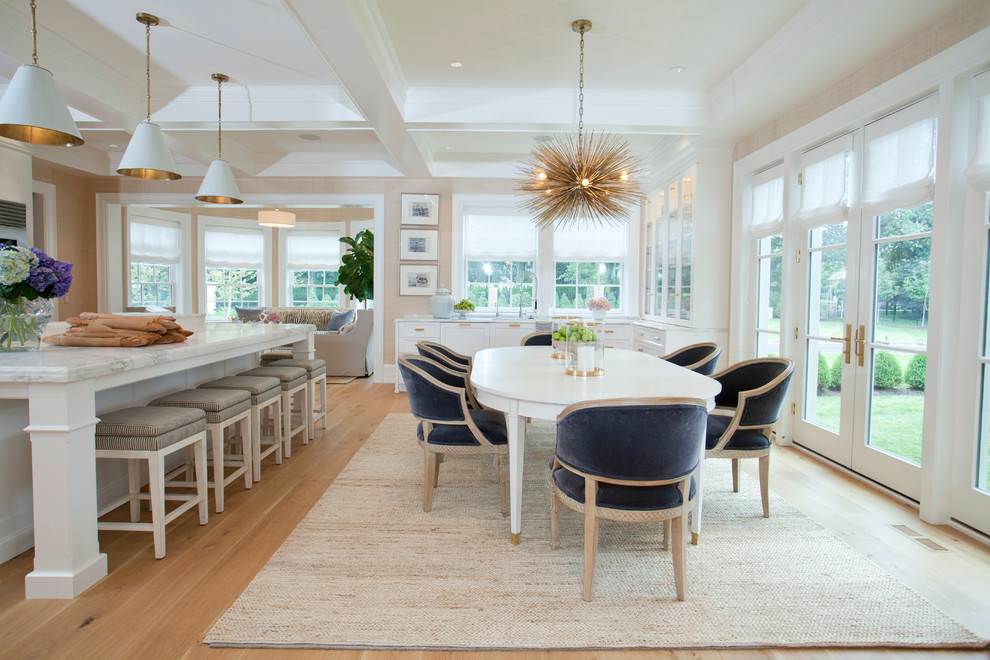 Design ideas for a classic dining room in Philadelphia.