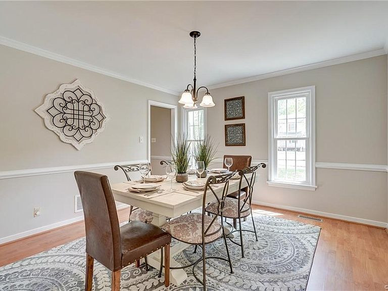 Photo of a small traditional dining room in Richmond with beige walls and laminate floors.