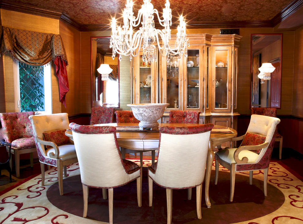 Traditional dining room in Orange County.