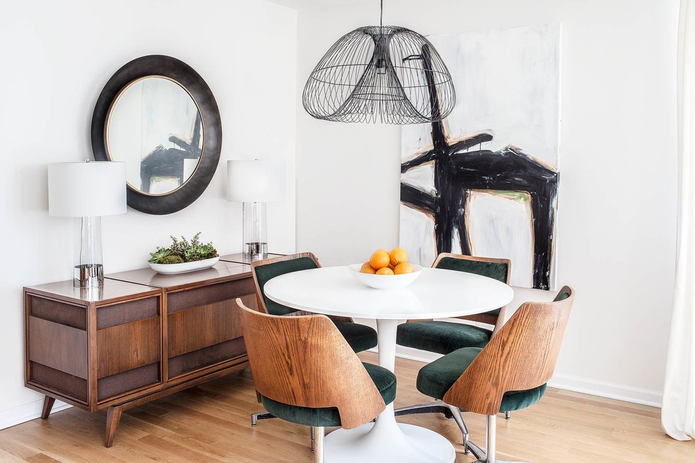 Dining room - small contemporary dining room idea in Chicago