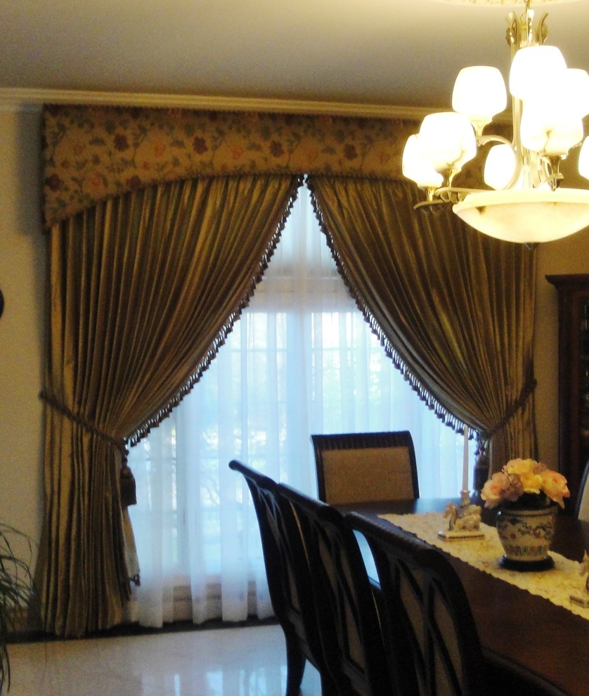 Example of a tuscan dining room design in New York