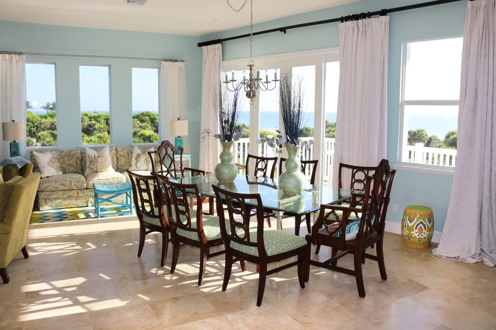 Dining room - dining room idea in Miami