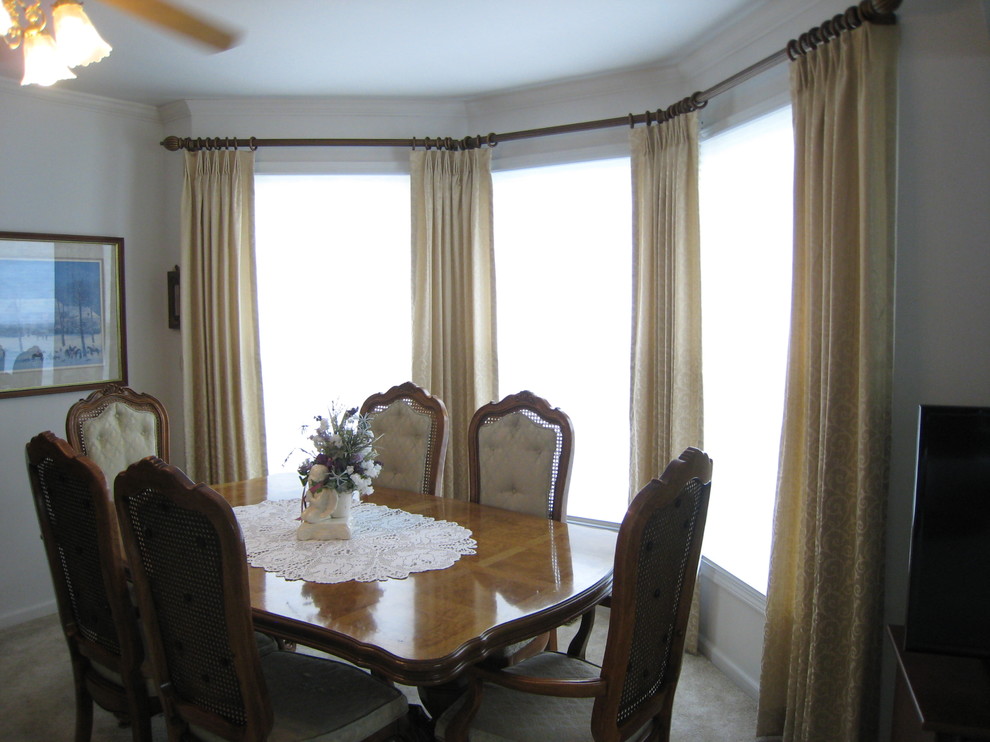 Dingin Room Bay Window Traditional Dining Room Indianapolis by Lucinda's Interiors
