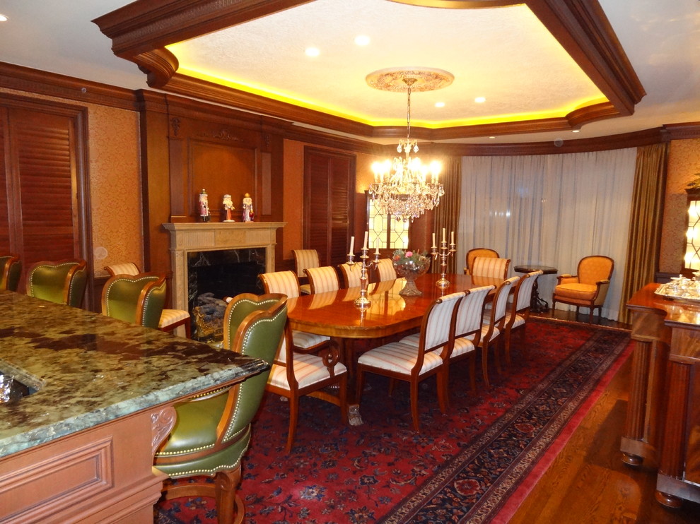 Example of a transitional dining room design in Detroit