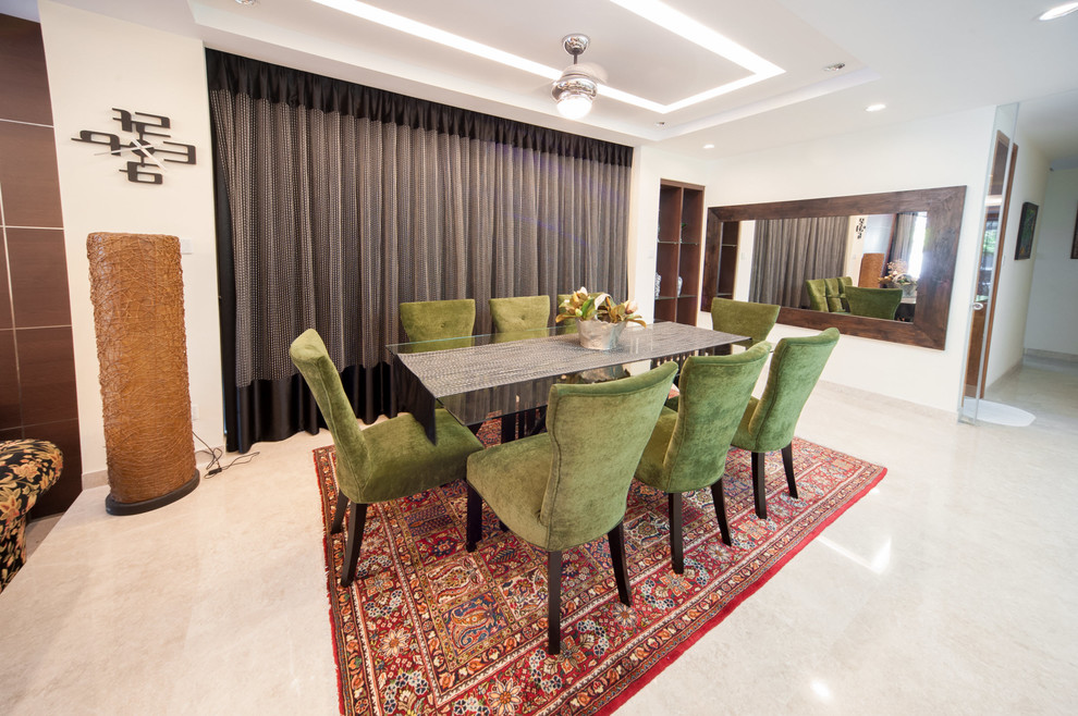 This is an example of a contemporary dining room in Singapore.