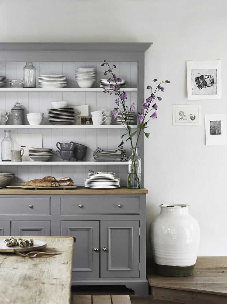 Example of a danish dining room design in London