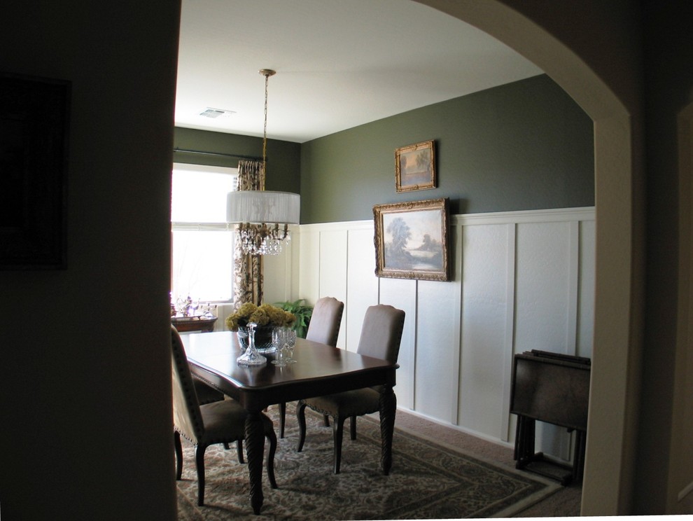 Immagine di una sala da pranzo aperta verso la cucina tradizionale di medie dimensioni con pareti verdi e moquette