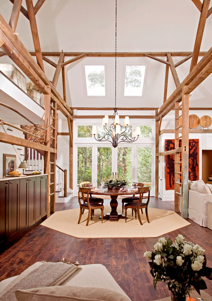 Exemple d'une grande salle à manger ouverte sur le salon nature avec un mur blanc et parquet foncé.