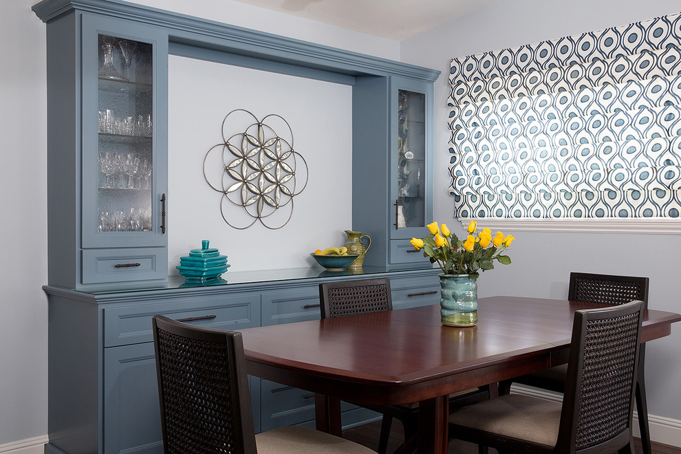Inspiration for a mid-sized timeless dining room remodel in Los Angeles