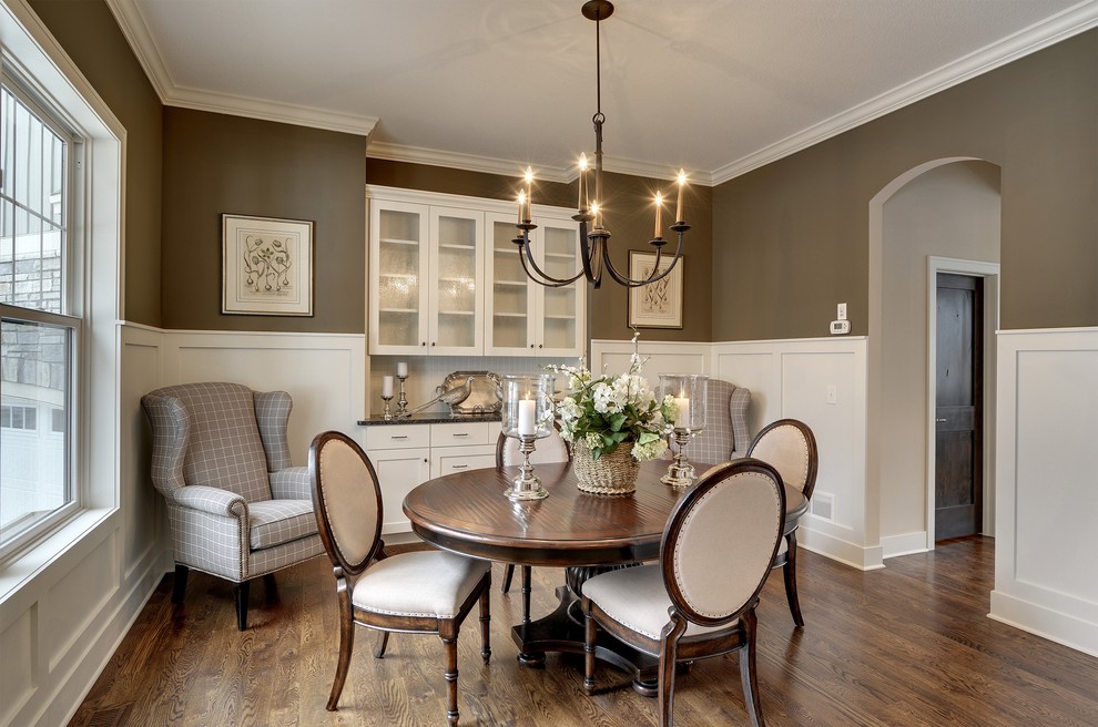 Design ideas for a classic dining room in Minneapolis.