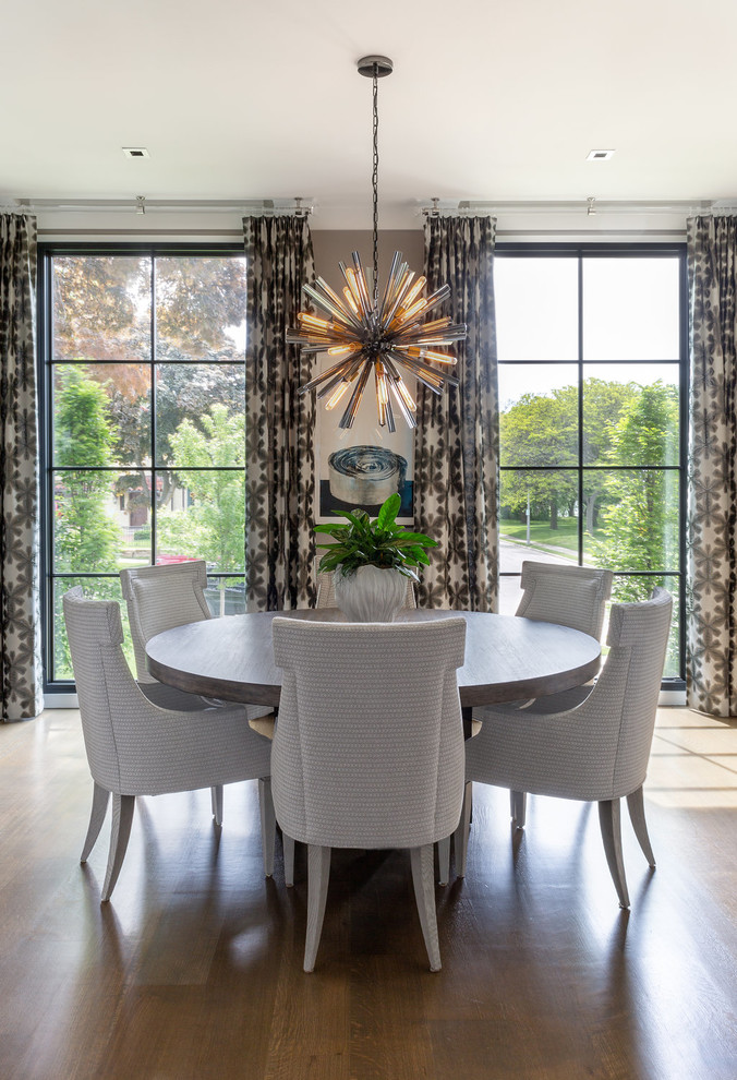 This is an example of a dining room in Milwaukee.