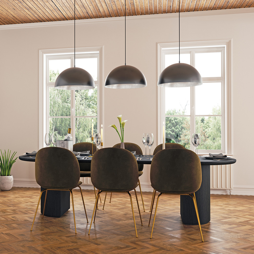 Ejemplo de comedor actual grande con paredes blancas, suelo de madera en tonos medios, suelo marrón y madera