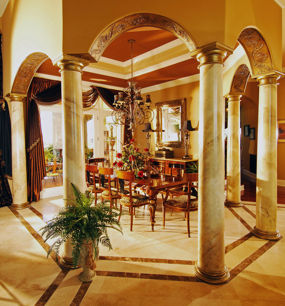 На фото: отдельная столовая среднего размера в средиземноморском стиле с мраморным полом и разноцветными стенами без камина с
