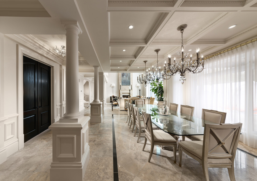 Foto di una grande sala da pranzo moderna con pareti bianche e pavimento in marmo