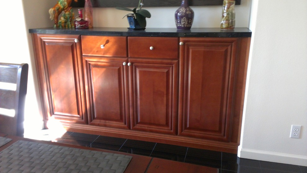 Dining Room / Servers / Buffets / Tables Traditional Dining Room