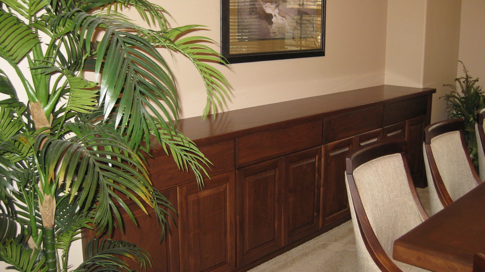 Dining Room / Servers / Buffets / Tables Traditional Dining Room