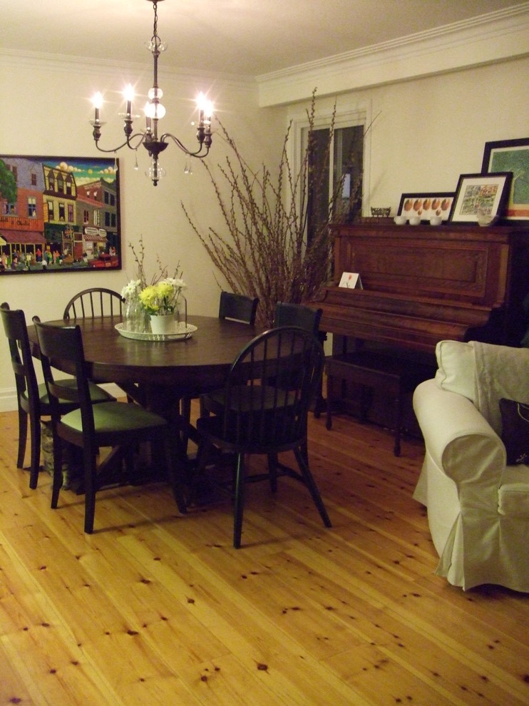 This is an example of a bohemian dining room in Toronto.