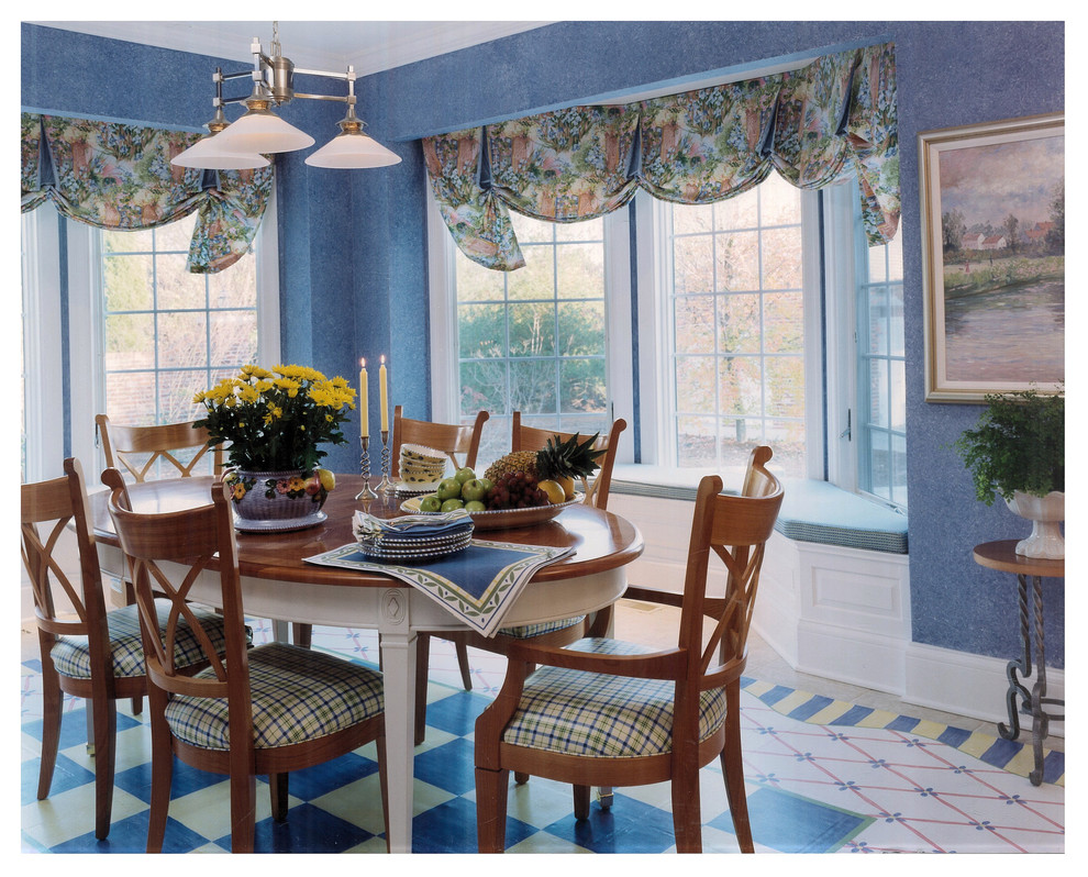 Inspiration for a timeless dining room remodel in St Louis