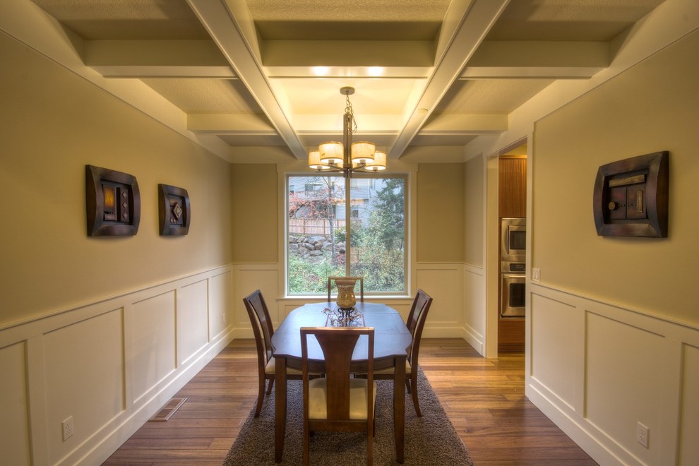 Inspiration for a craftsman dining room remodel in Portland
