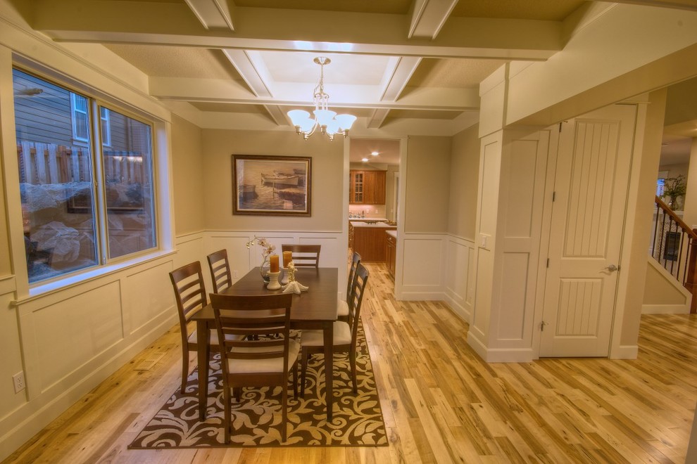 Example of an arts and crafts dining room design in Portland