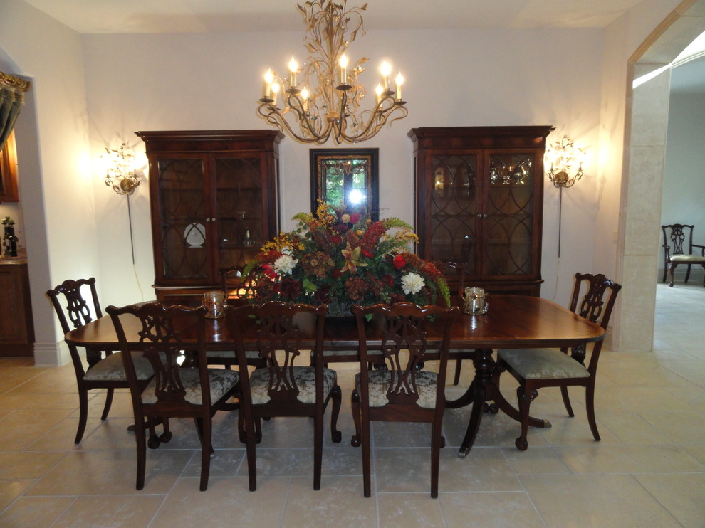 Inspiration for a timeless dining room remodel in Tampa