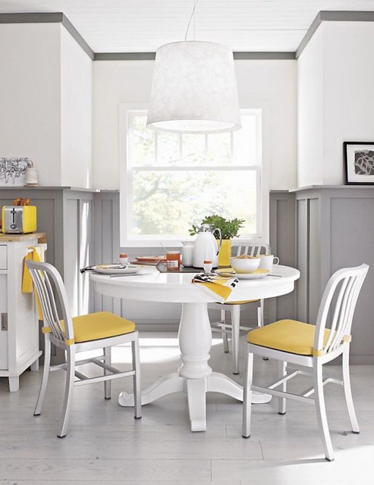 Пример оригинального дизайна: кухня-столовая среднего размера в современном стиле с белыми стенами, полом из ламината и серым полом без камина